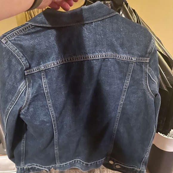 Gap- distressed down to waist denim jacket - Picture 9 of 11